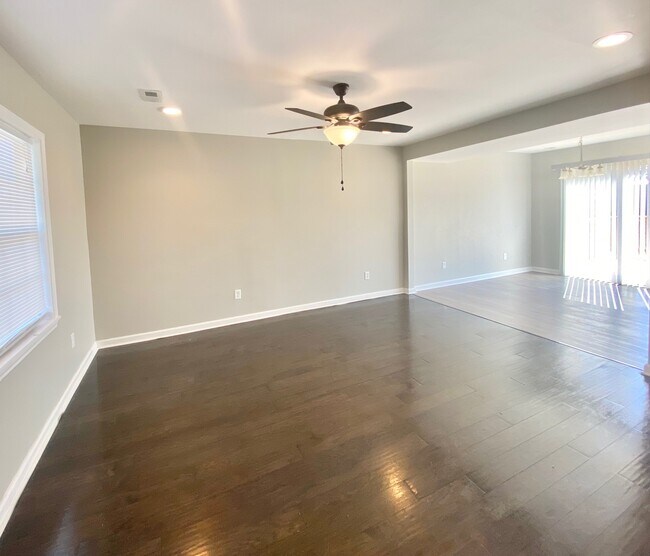 Building Photo - 102 Petworth Dr