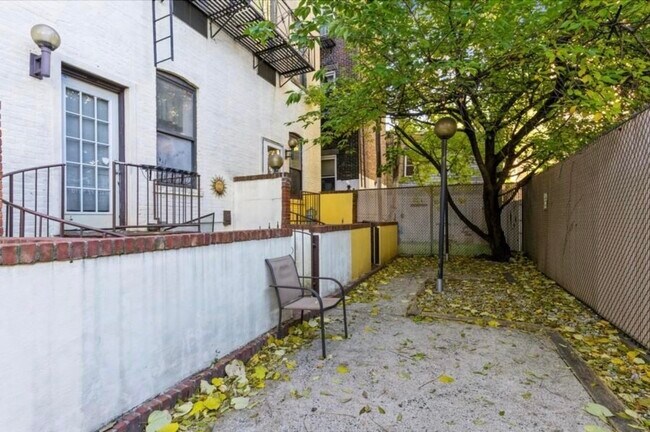 Building Photo - 222-224 48TH ST-