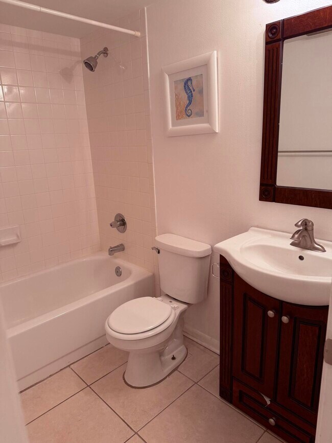 Building Photo - 1040 Lake Shore Dr