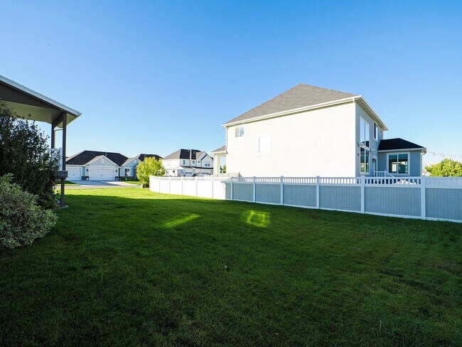Building Photo - 4-bedroom, 2.5 bathroom Home