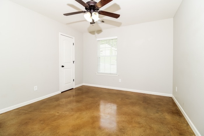 Building Photo - 5813 Heritage Heights Dr