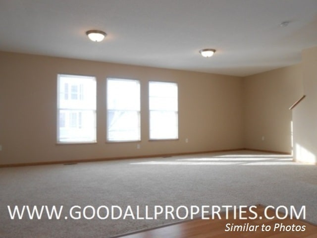 Building Photo - 2 Bedroom, 2.5 Bath Townhome in Urbandale with 2-Car Attached Garage
