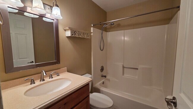 Building Photo - 627 S Virginia Rd