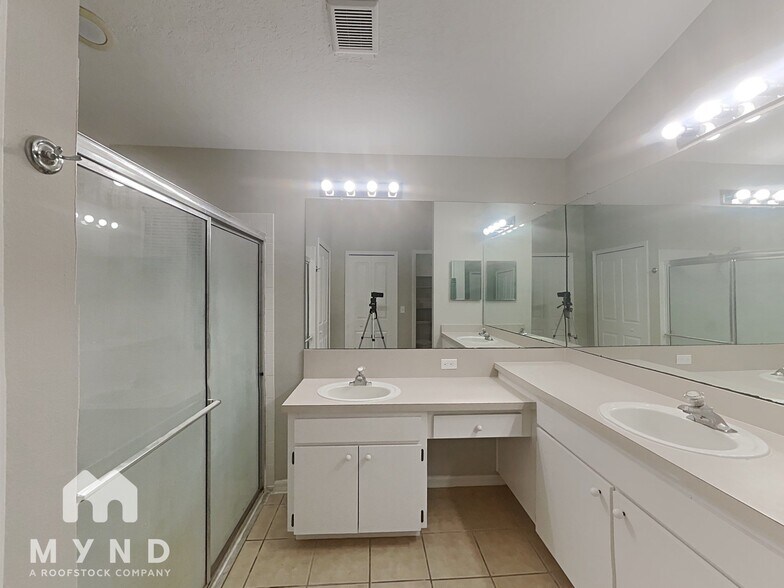 Building Photo - 1328 Maximilian Dr