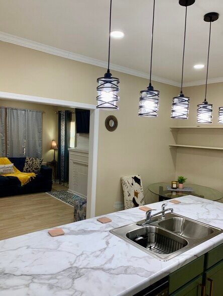 Building Photo - 4220 10th Ave