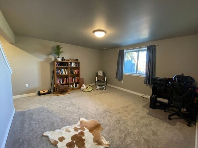 Building Photo - $2,600 | 4 Bedroom, 3.5 Bathroom House | Pets Negotiable | Available for a January 1st, 2026 Move...