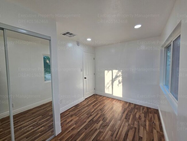Building Photo - Remodeled 3 bedroom/ 1 bathroom