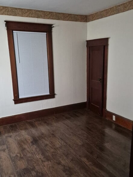 Bedroom #1 size 10x11 - 189 Oak St