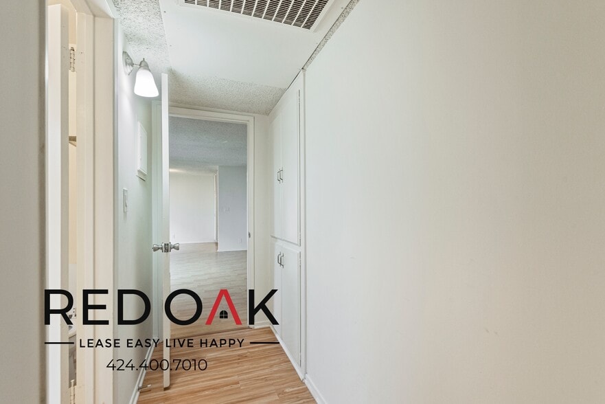 Building Photo - 319 S Clark Dr