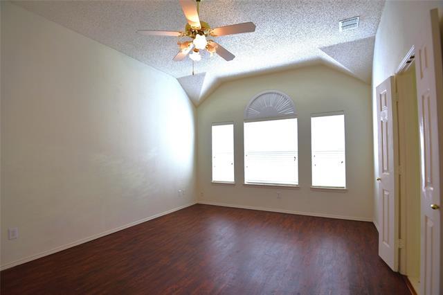 Building Photo - 9700 Summer Dr