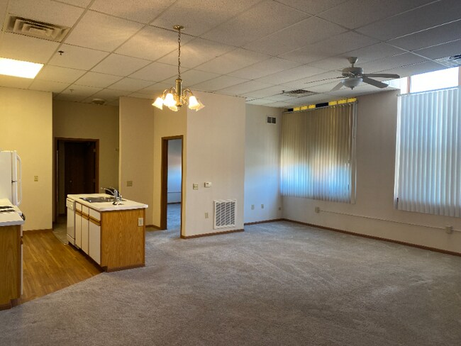 Building Photo - 611 24th Ave E