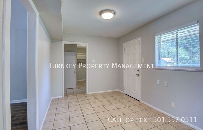 Building Photo - 7 Fairbrook Dr