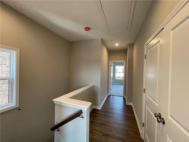 Building Photo - 6550 Cortland Walk