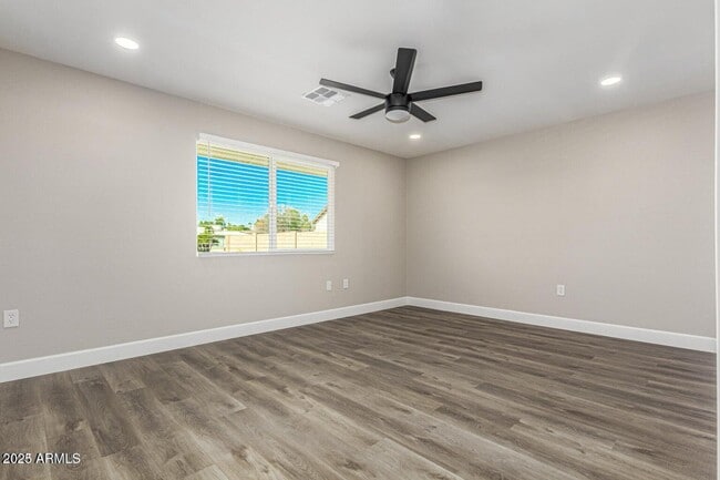 Building Photo - 9938 W Willow Creek Cir