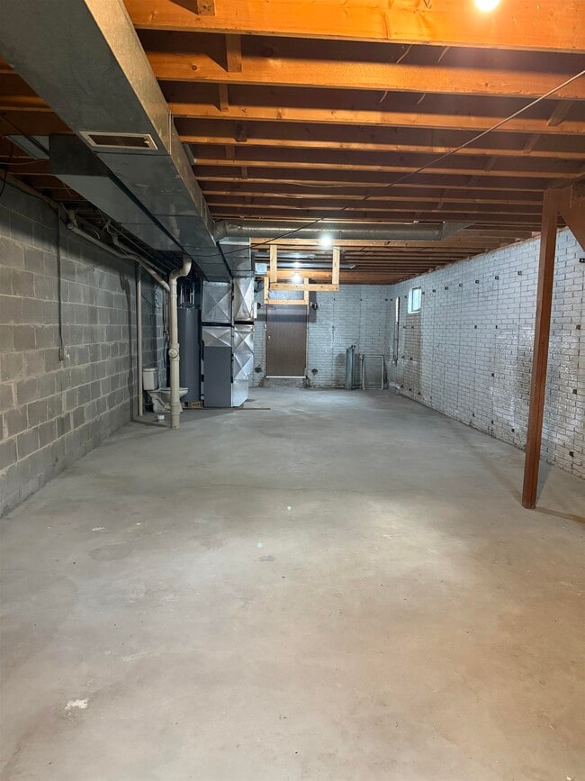 Building Photo - 204 S Buchanan St