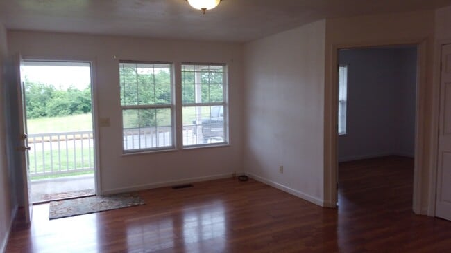 Building Photo - 502 Apple St