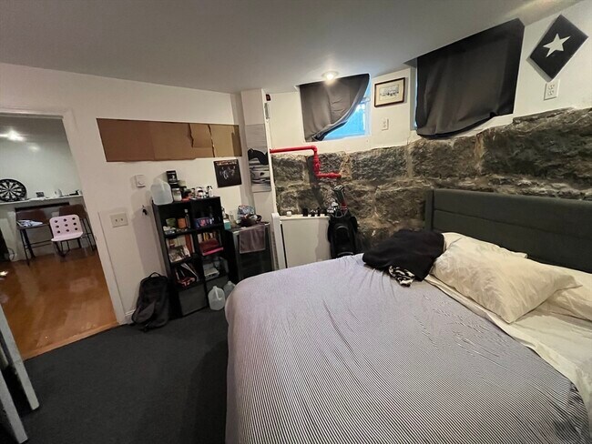 Building Photo - 915 Beacon St