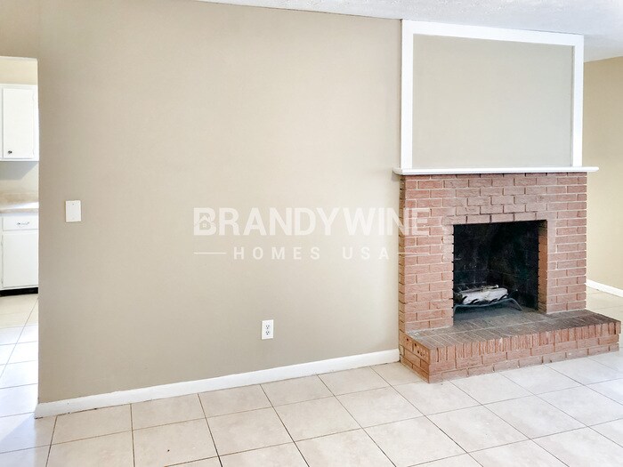 Building Photo - 5649 Falcon St W