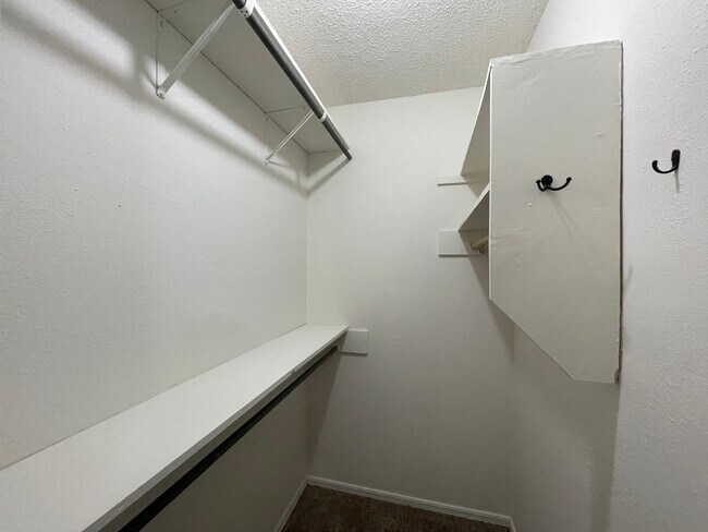 Building Photo - Beautifully Maintained Single-Level Home