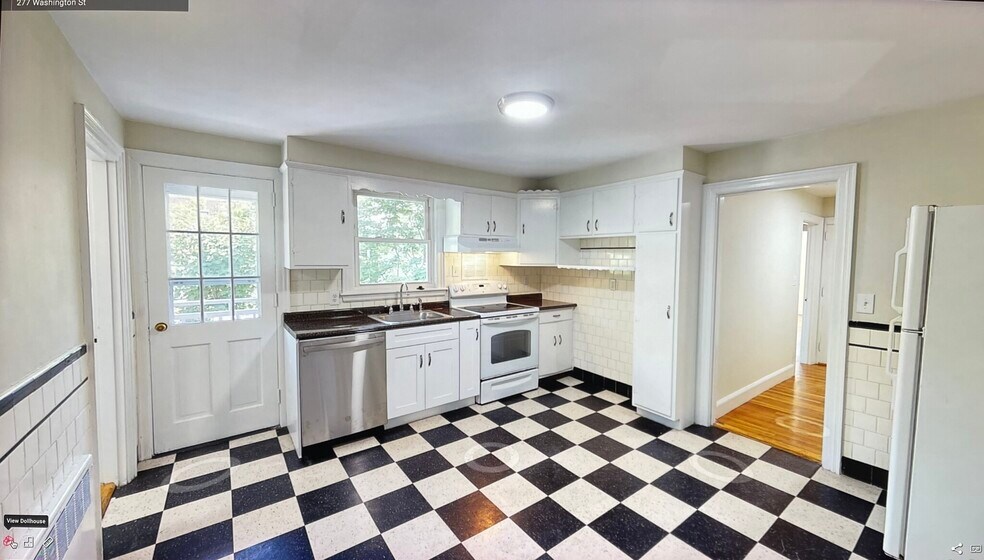 Building Photo - 273 Washington St