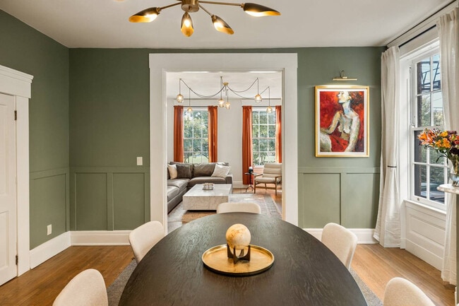 Building Photo - 1326 Broadway-SI ID1324946P