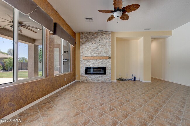 Building Photo - 2222 W Morse Ct