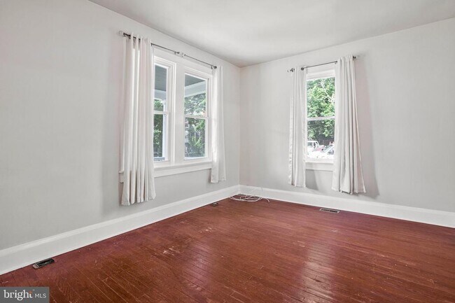 Building Photo - 508 Cording Ave