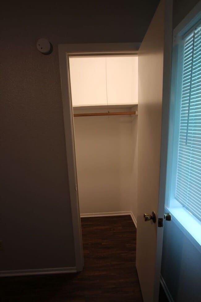 Building Photo - 2 Bedroom 1 Bath Duplex in West Tyler!