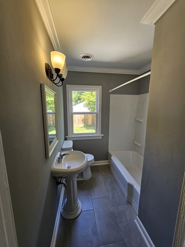 Building Photo - 132 N Beech Ave