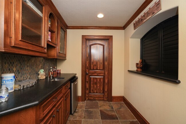 Building Photo - 22 Post Shadow Estate Dr