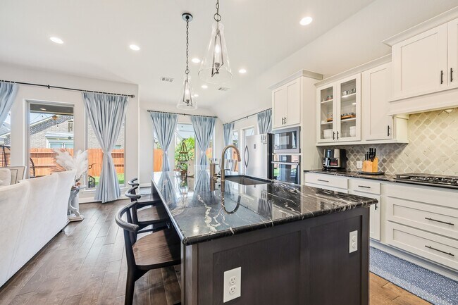 Building Photo - 2106 Stargrass Dr
