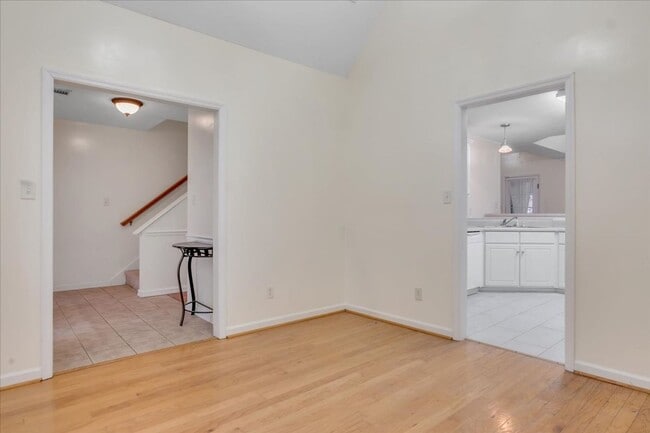 Building Photo - MOVE IN READY