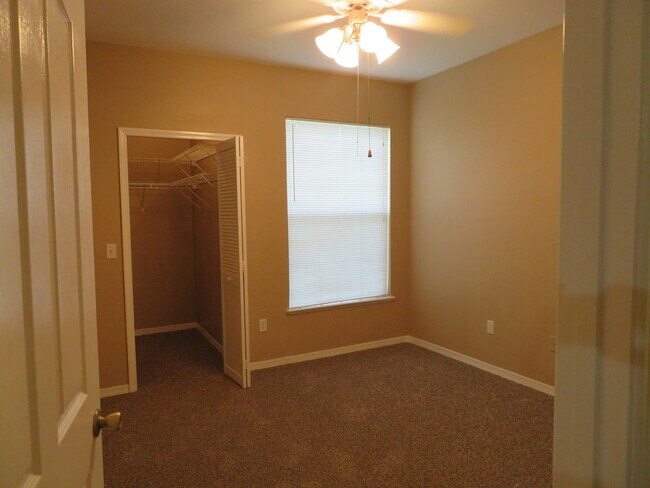 Building Photo - Spacious 4/2 condo in Bella Terra communit...