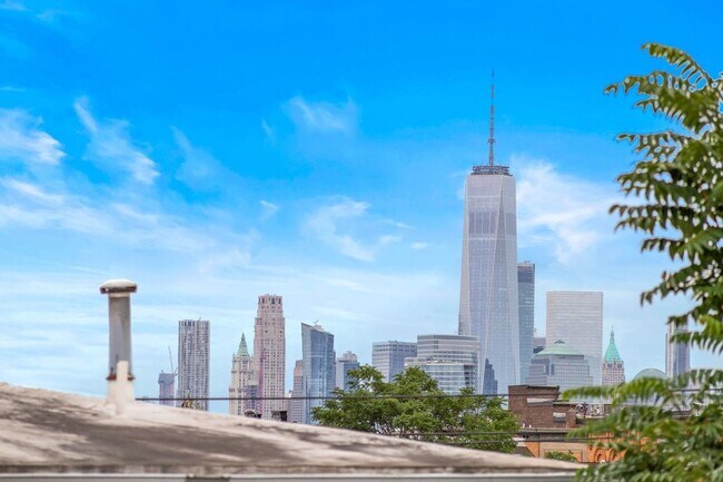 Building Photo - 61 Bleecker St