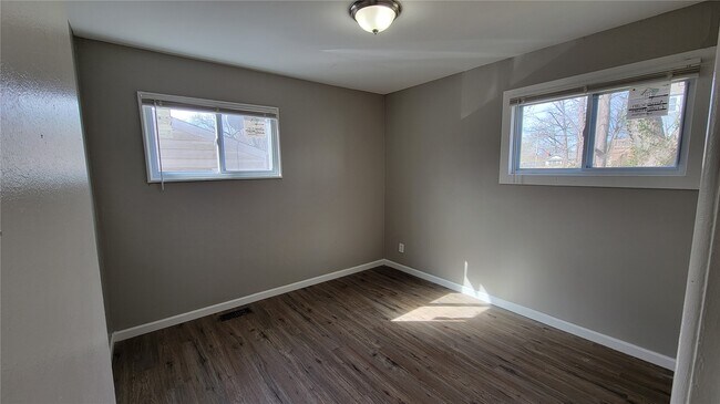 Building Photo - 227 Meadowcrest Dr