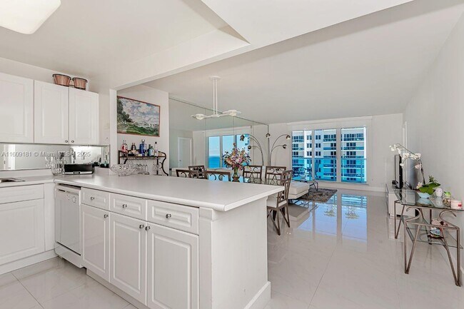 Building Photo - 2301 Collins Ave