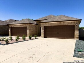 Building Photo - Modern Luxury Duplex in Seguin!