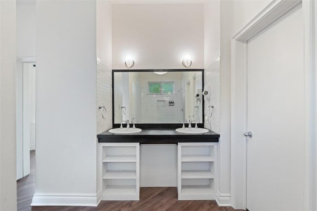 Building Photo - 5312 Scenic View Dr