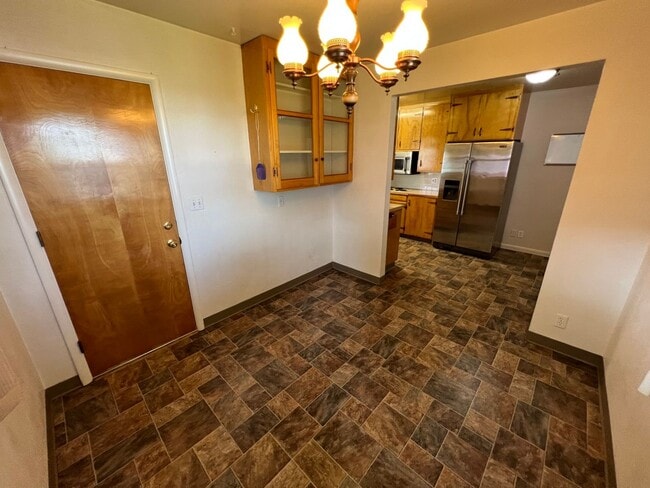 Building Photo - 429 E Pine St