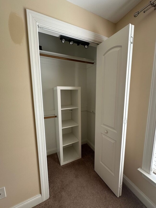Building Photo - Inviting 3 Bed 2 Bath House