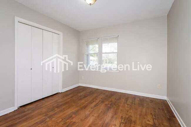 Building Photo - 1507 Mary Jane Ave