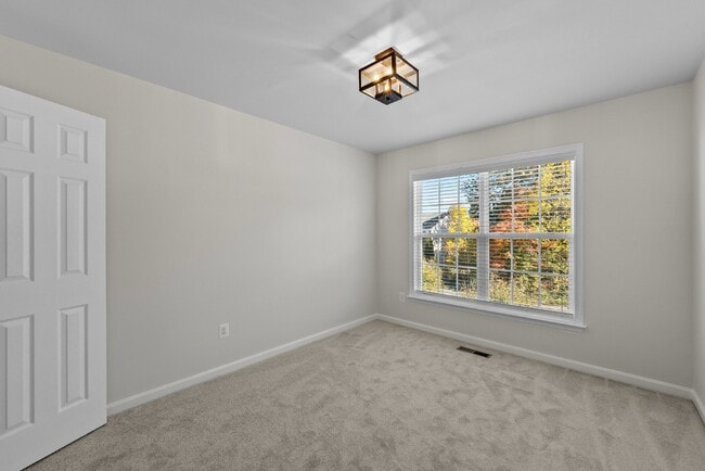 Building Photo - Embrace Elegant Living in Gainesville!
