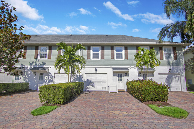 Building Photo - 3057 E Community Dr