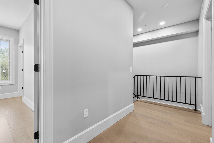 Building Photo - 5135 5th Ave