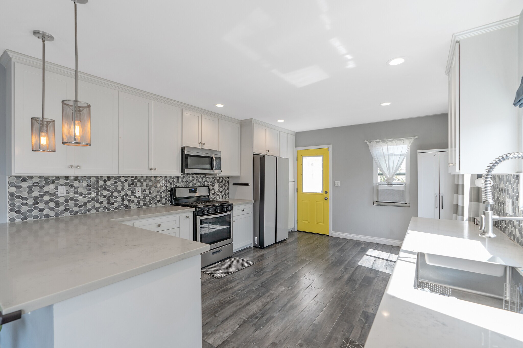 Building Photo - 3111 W 69th St