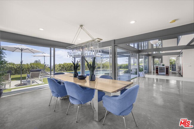 Building Photo - 9892 Beverly Grove Dr