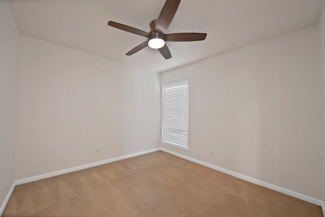 Building Photo - 1611 Celeste Ct