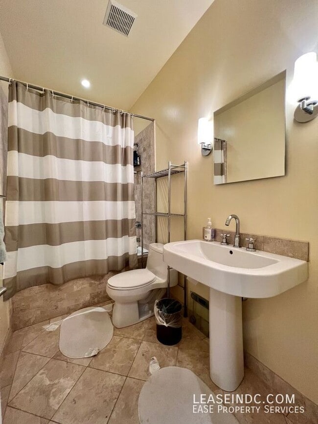 Building Photo - 1433 R St NW