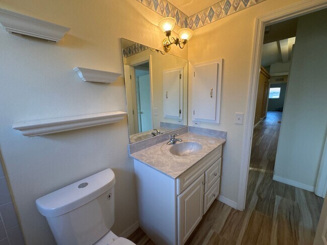 Building Photo - Beautiful Pool Home In Great Location!