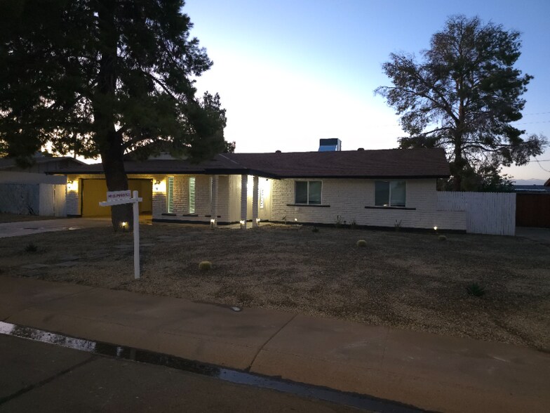 Building Photo - 2032 W Eugie Ave